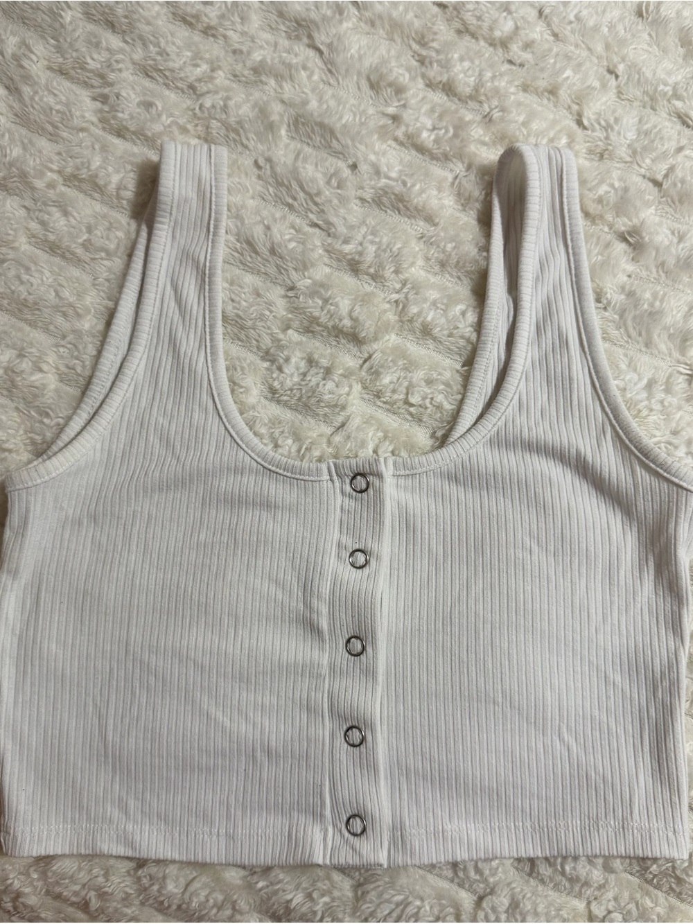 Me to We White Ribbed Button-Front Crop Tank